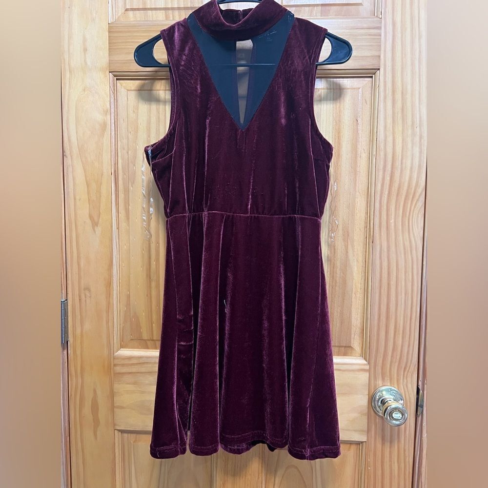 Love by Chelsey size XL burgundy velvet mini dress